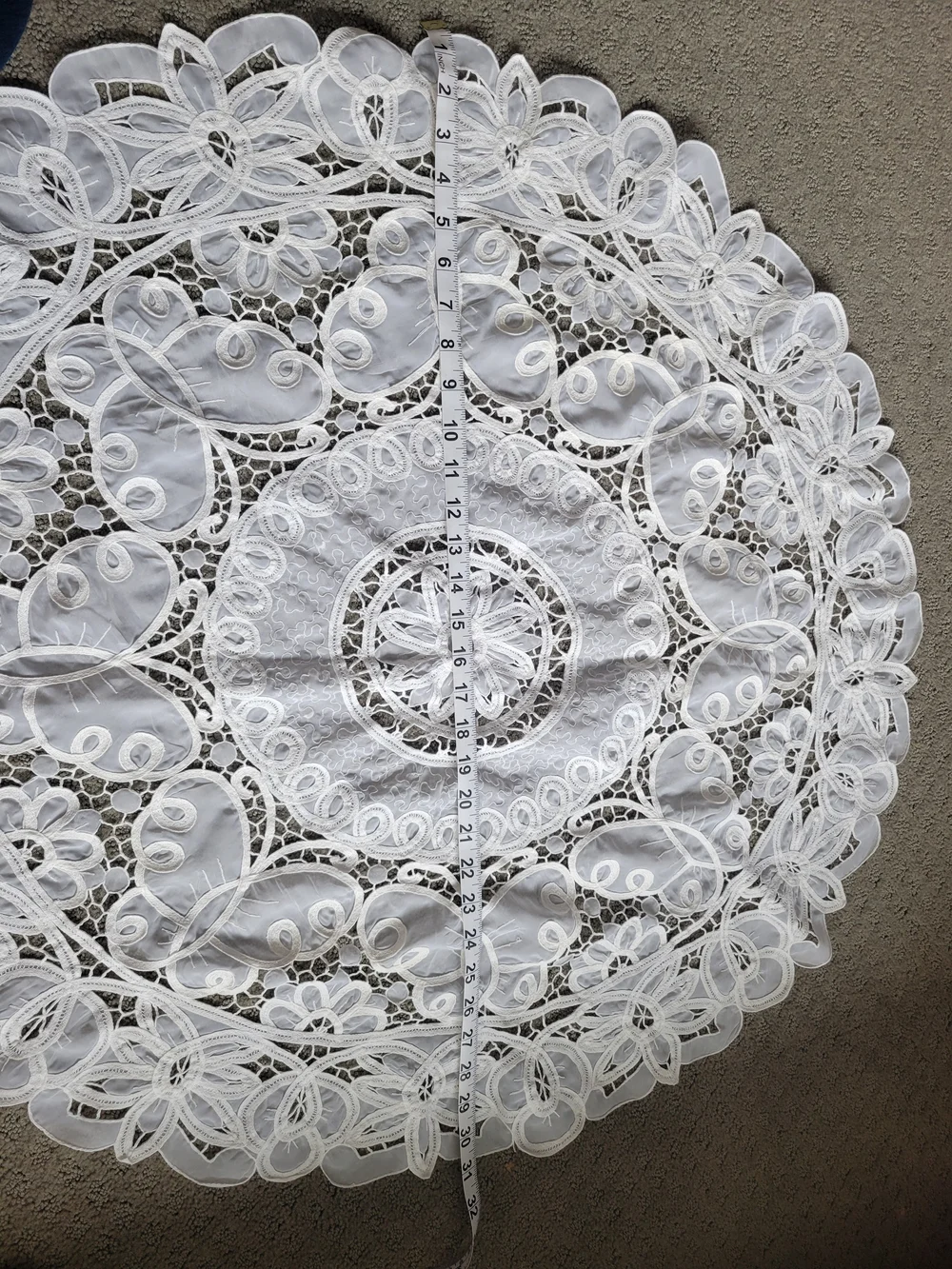 White Lace Round Tablecloth - Elegant Crochet Design - Picture 3 of 3